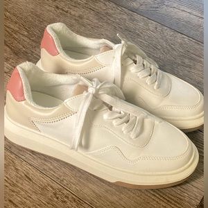 NWOT Universal Thread Sneakers, 7.5